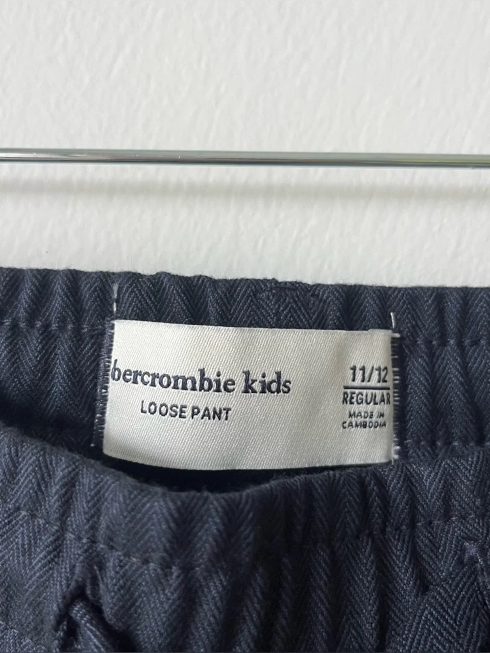 NWT Abercrombie Kids Loose Pant Navy Boys Size 11/12 Herringbone Texture Chino